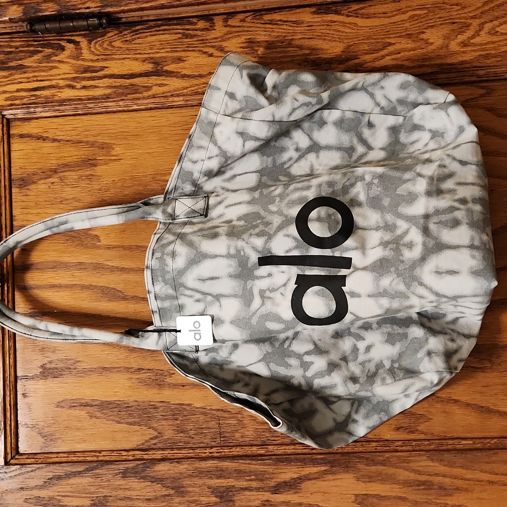 Alo yoga bag
